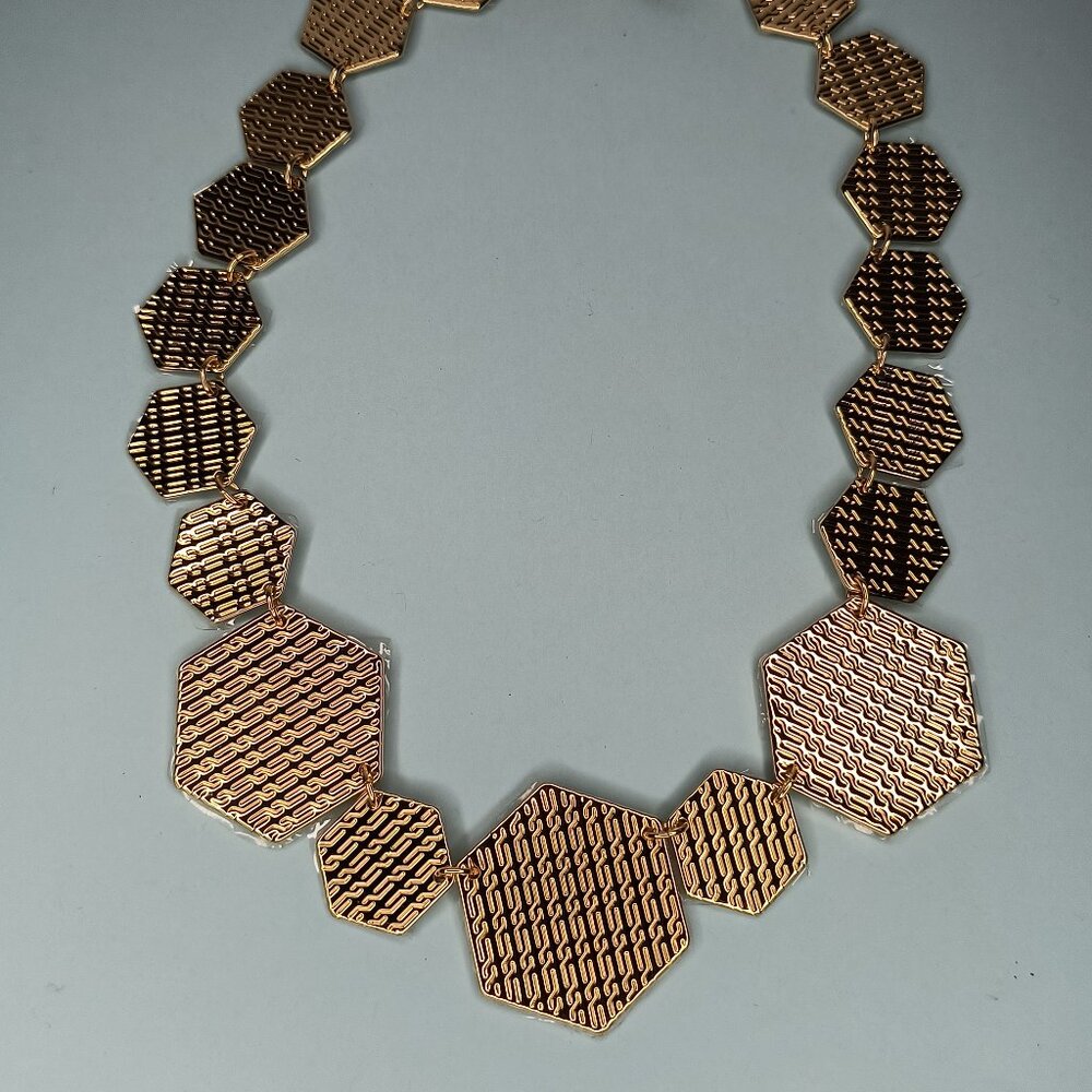Christian Siriano Necklace Modern Geometric Hexagon Gold Tone Metalli Lo…